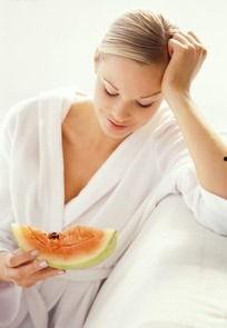 外国女人吃瓜视频,外国女性视角下的“吃瓜”文化揭秘