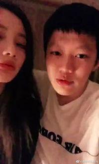 两哥们吃瓜视频