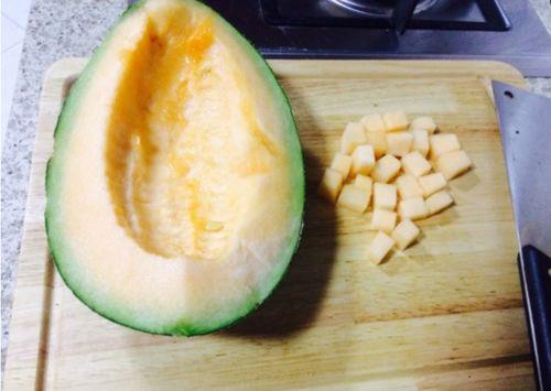 白条吃哈密瓜,邂逅甜蜜哈密瓜的味蕾盛宴